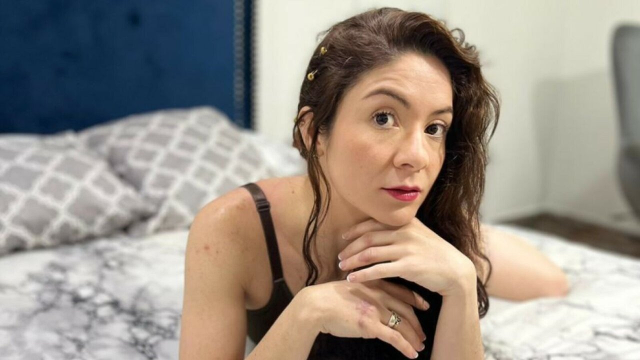 Enter ElliaBrinzky Recorded Private